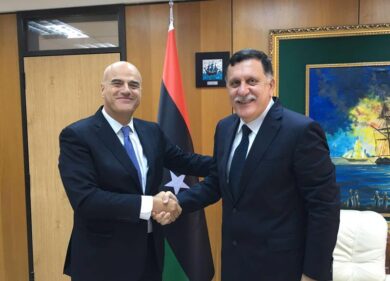 L’a.d. dell’Eni Descalzi incontra il leader libico