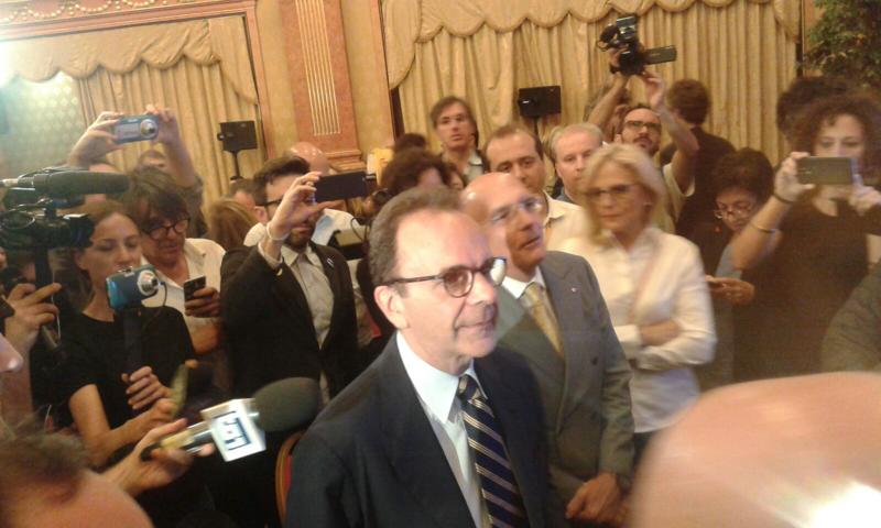 Milano, la diretta dal quartier generale di Parisi Milano, la diretta dal quartier generale di Parisi