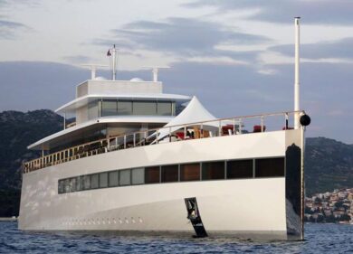 Costa Brava, italiano e giovane russa trovati morti su uno yacht