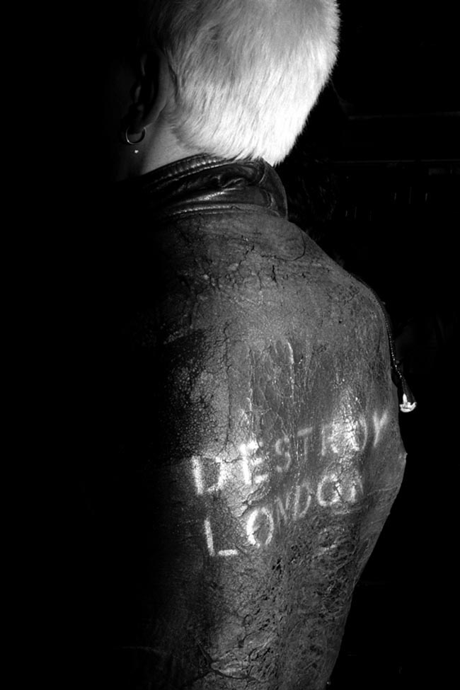“Punk in Britain”. La rivoluzione nella musica e nella moda in 90 foto
