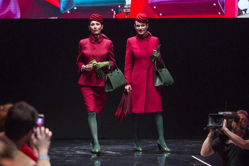 Alitalia, nuove divise: rivolta hostess e steward. Verso lo sciopero