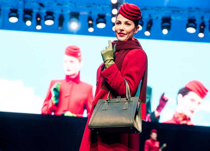 Alitalia, nuove divise: la rivolta delle hostess
