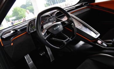 Ferrari, Mustang, belle donne e… Show al Salone dell’auto di Torino