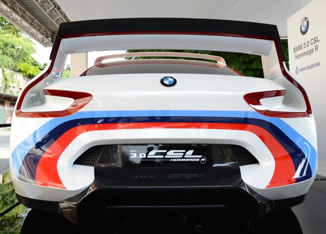 Ferrari, Mustang, belle donne e… Show al Salone dell’auto di Torino