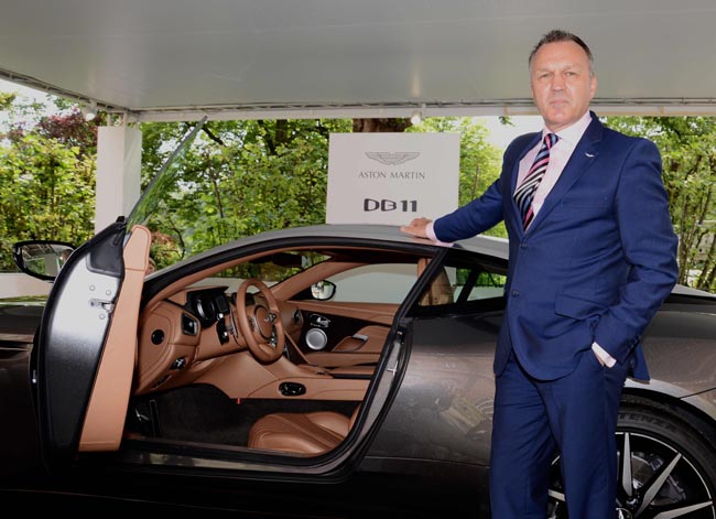 Ferrari, Mustang, belle donne e… Show al Salone dell’auto di Torino