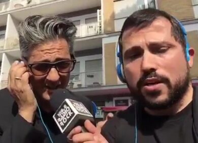 Fiorello scatenato: “Tu cantale se vuoi elezioni”