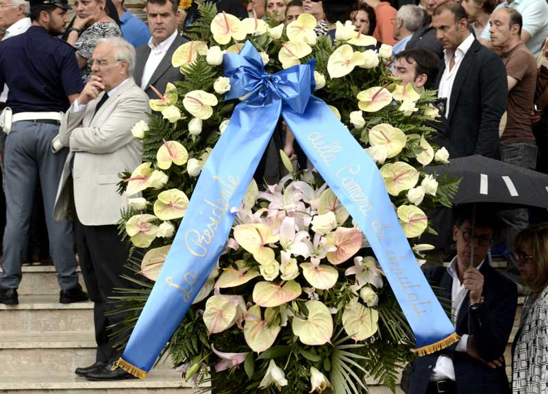 Delitto Sara Di Pietrantonio: Lo strazio dei funerali a Ponte Galeria Delitto Sara Di Pietrantonio: Lo strazio dei funerali a Ponte Galeria