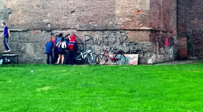 Milano, De Chirico: al parco delle Basiliche un rave party di odio Milano, De Chirico: al parco delle Basiliche un rave party di odio