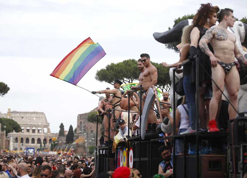 Roma Pride 2016. “Renzi sposi una coppia gay”, L’appello