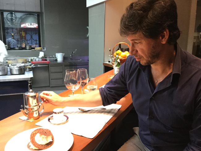 Calcio, vino e buon cibo a tavola con Demetrio Albertini Calcio, vino e buon cibo a tavola con Demetrio Albertini