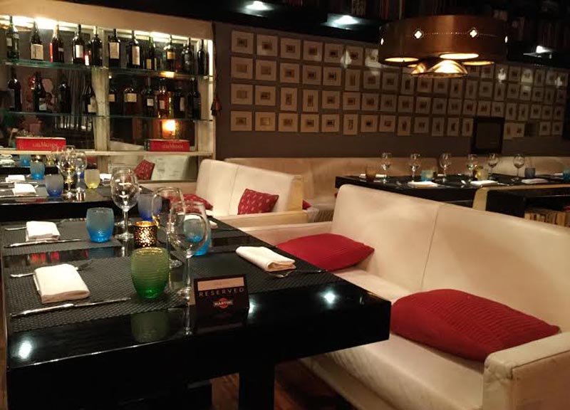 Aperitivo al “55” di Milano: cocktail firmati e isole del gusto Aperitivo al “55” di Milano: cocktail firmati e isole del gusto