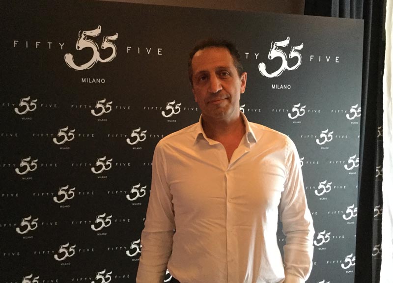 Aperitivo al “55” di Milano: cocktail firmati e isole del gusto Aperitivo al “55” di Milano: cocktail firmati e isole del gusto
