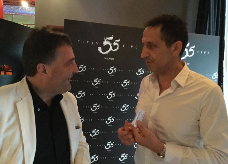 Aperitivo al “55” di Milano: cocktail firmati e isole del gusto Aperitivo al “55” di Milano: cocktail firmati e isole del gusto
