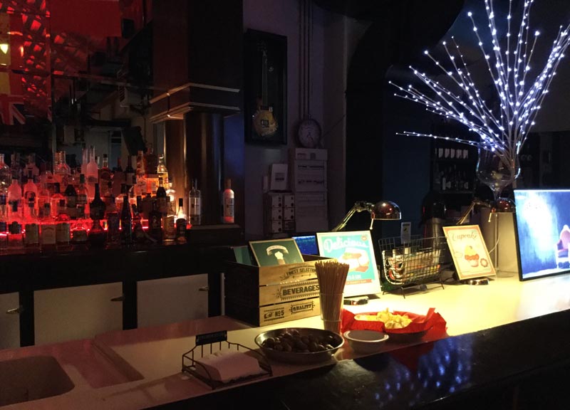 Aperitivo al “55” di Milano: cocktail firmati e isole del gusto Aperitivo al “55” di Milano: cocktail firmati e isole del gusto
