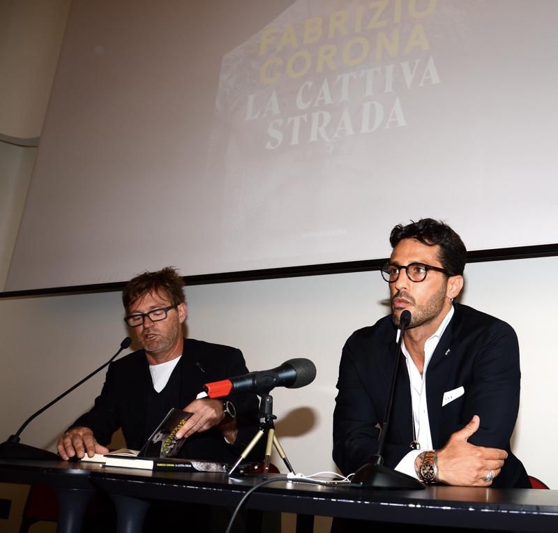 Fabrizio Corona, nuovo libro: dal liceo al carcere, da Nina a Belen