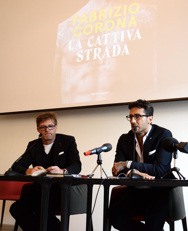 Fabrizio Corona, nuovo libro: dal liceo al carcere, da Nina a Belen