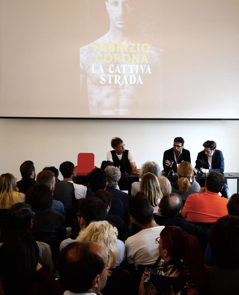 Fabrizio Corona, nuovo libro: dal liceo al carcere, da Nina a Belen