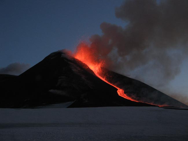 Etna: il vulcano che cambia, una mappa disegna il nuovo volto