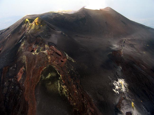 Etna: il vulcano che cambia, una mappa disegna il nuovo volto