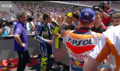 MotoGp, Marquez: “Stretta di mano con Valentino Rossi? Tardiva, ma…”