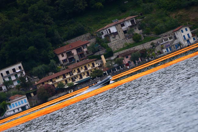 “Floating Piers”, l’arancione di Christo sul Lago d’Iseo. FOTO e VIDEO