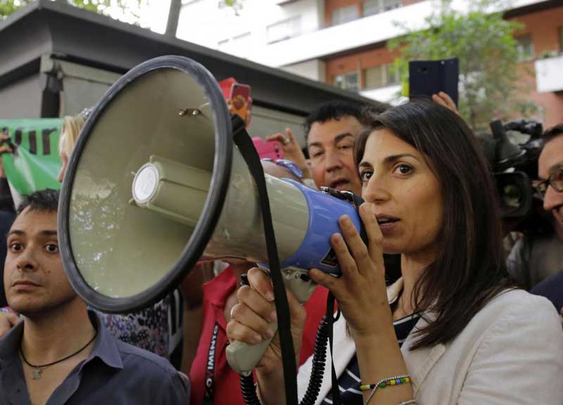 Elezioni Roma, 6 settimane di pura follia. Dalla funivia alla Ferrari Elezioni Roma, 6 settimane di pura follia. Dalla funivia alla Ferrari