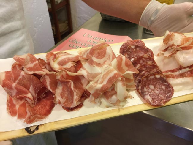 Sgariboldi alleva maiali felici e i salumi sono un “must”
