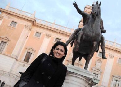 Virginia Raggi asfalta il Pd: è il primo sindaco donna di Roma. Svolta