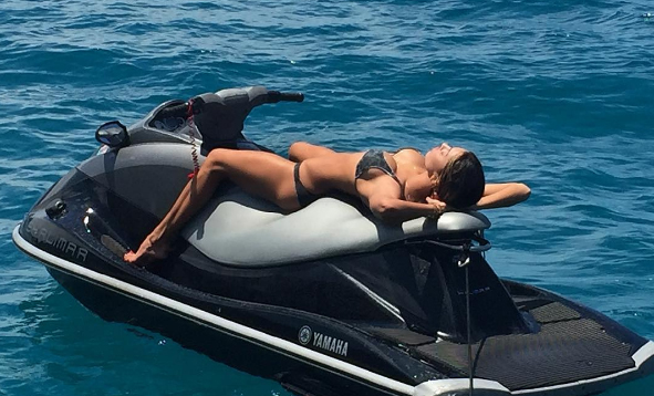 Belen Rodriguez e Iannone: vacanza a Ibiza. Le foto