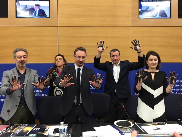 Raggi sindaco e Consiglio Comunale monocolore: in pugno la città Raggi sindaco e Consiglio Comunale monocolore: in pugno la città