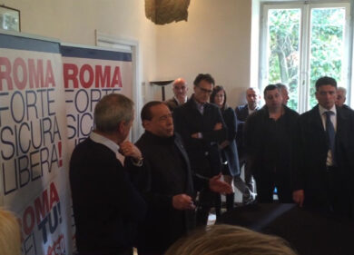 La profezia di Berlusconi contro Virginia Raggi