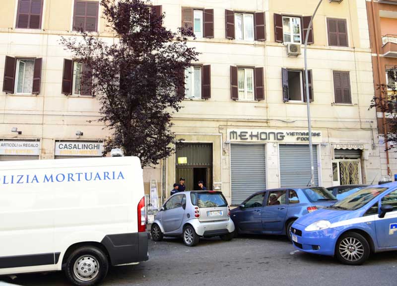 Roma, donna soffocata con un cuscino. Arrestato per omicidio il figlio Roma, donna soffocata con un cuscino. Arrestato per omicidio il figlio