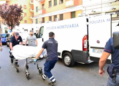 Roma, donna soffocata con un cuscino. Arrestato per omicidio il figlio