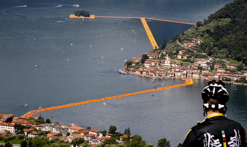 Christo, è caos al Lago d’Iseo: 3mila bloccati in stazione Christo, è caos al Lago d’Iseo: 3mila bloccati in stazione