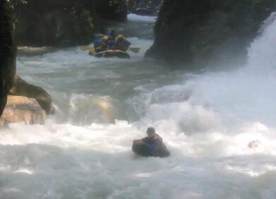 Pazzi per il rafting: romani in fila per la cascata delle Marmore