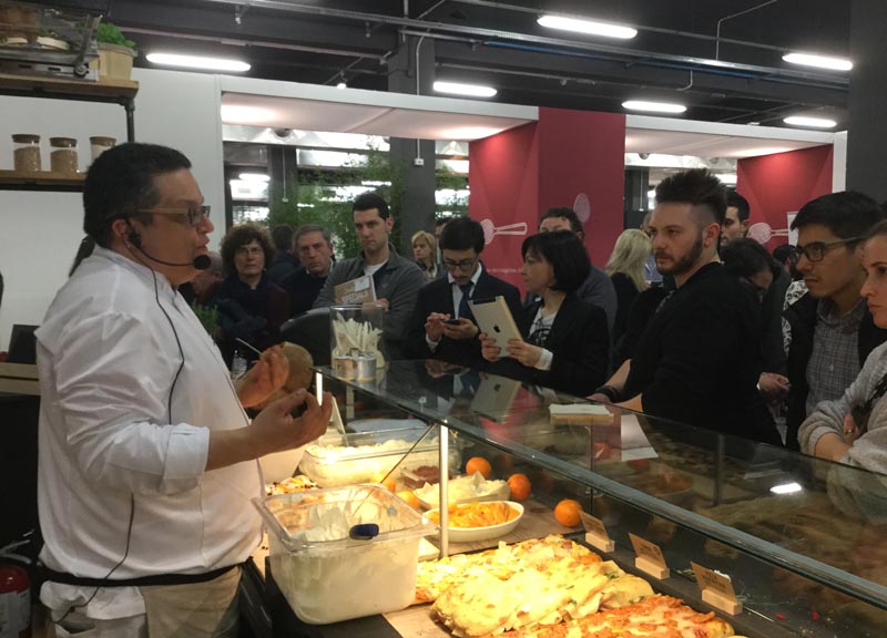 A “scuola” in Autogrill: ecco come si impara a lavorare A “scuola” in Autogrill: ecco come si impara a lavorare