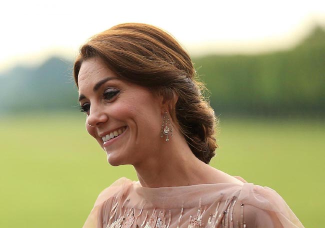 Kate Middleton… l’ha fatto ancora. Con questo abito. FOTO Kate Middleton… l’ha fatto ancora. Con questo abito. FOTO