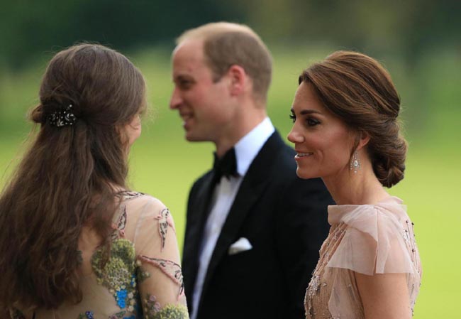 Kate Middleton… l’ha fatto ancora. Con questo abito. FOTO Kate Middleton… l’ha fatto ancora. Con questo abito. FOTO