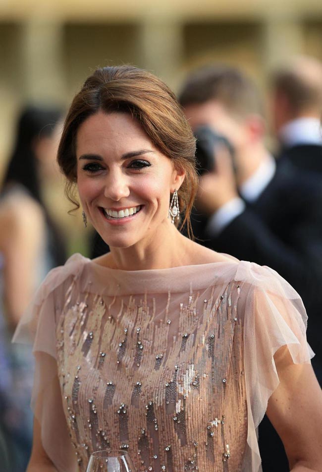 Kate Middleton… l’ha fatto ancora. Con questo abito. FOTO Kate Middleton… l’ha fatto ancora. Con questo abito. FOTO