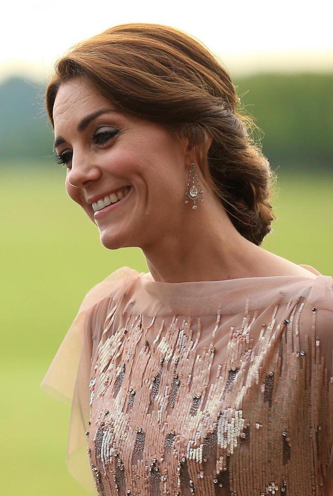 Kate Middleton… l’ha fatto ancora. Con questo abito. FOTO Kate Middleton… l’ha fatto ancora. Con questo abito. FOTO