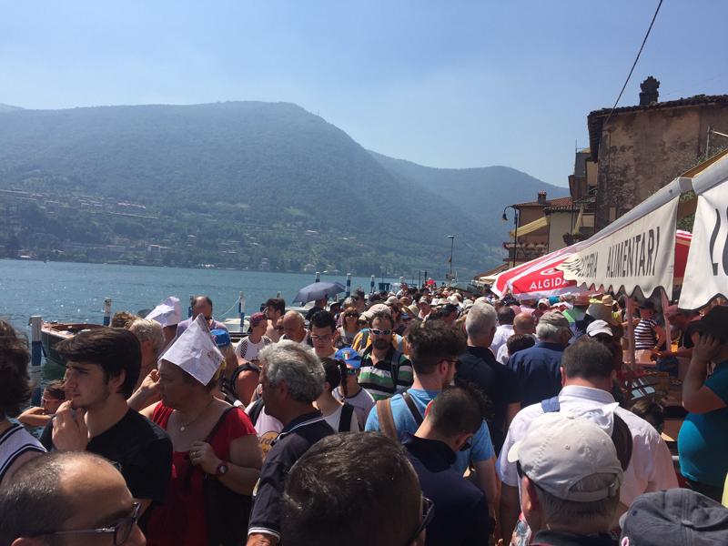 The Floating Piers: Iseo al centro del Mondo. Le foto di Affari
