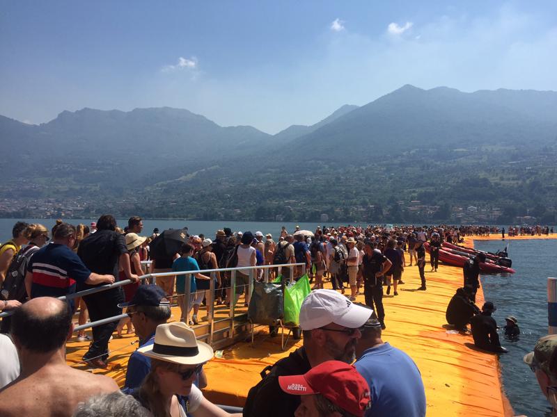 The Floating Piers: Iseo al centro del Mondo. Le foto di Affari
