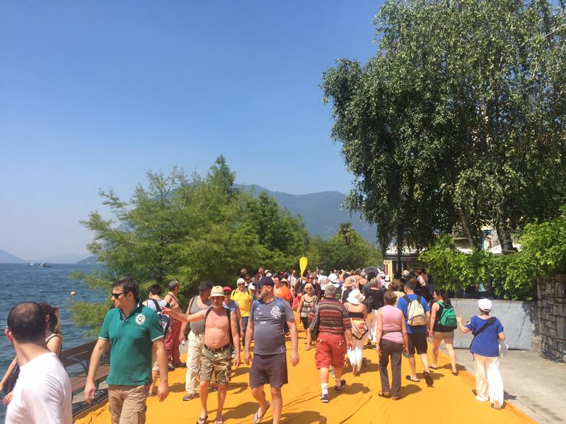 The Floating Piers: Iseo al centro del Mondo. Le foto di Affari