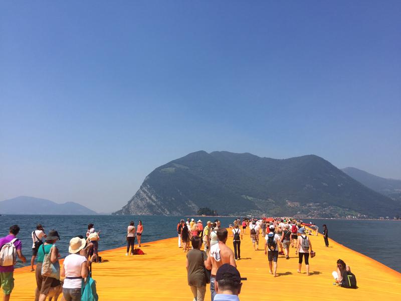 The Floating Piers: Iseo al centro del Mondo. Le foto di Affari