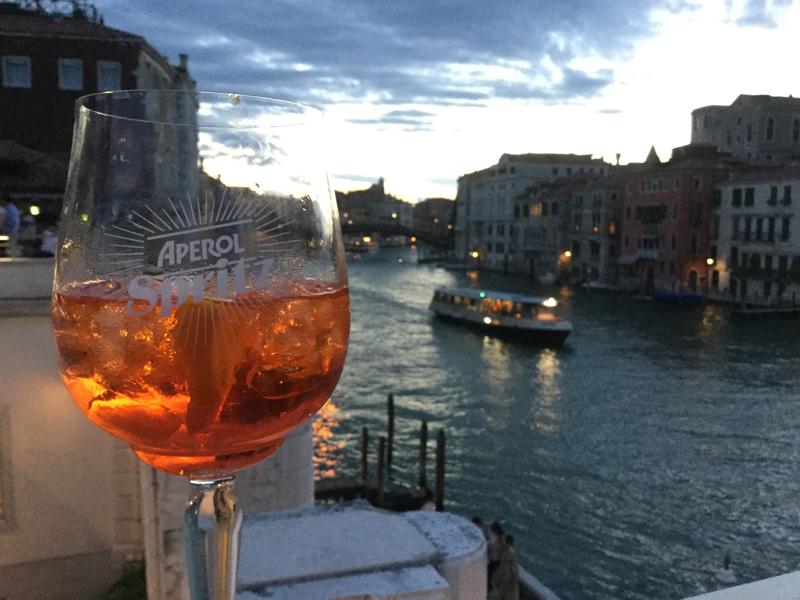 Aperol Spritz festa al Guggenheim: nuovo design per il Signature Glass