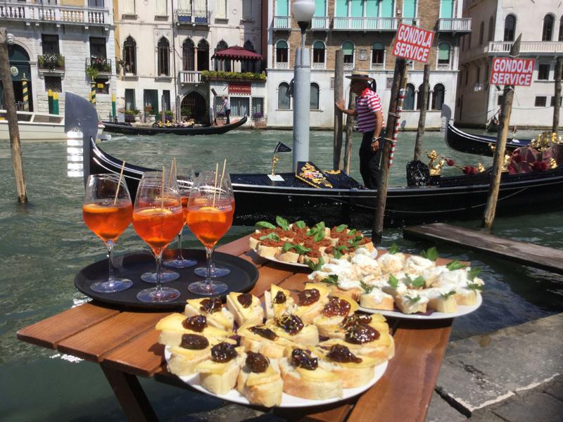 Aperol Spritz festa al Guggenheim: nuovo design per il Signature Glass