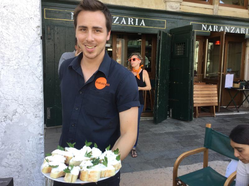 Aperol Spritz festa al Guggenheim: nuovo design per il Signature Glass