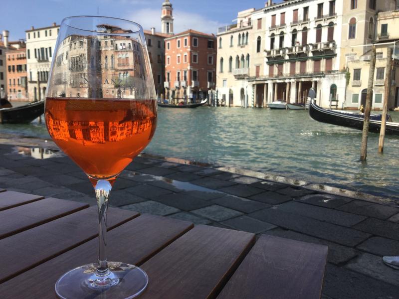 Aperol Spritz festa al Guggenheim: nuovo design per il Signature Glass
