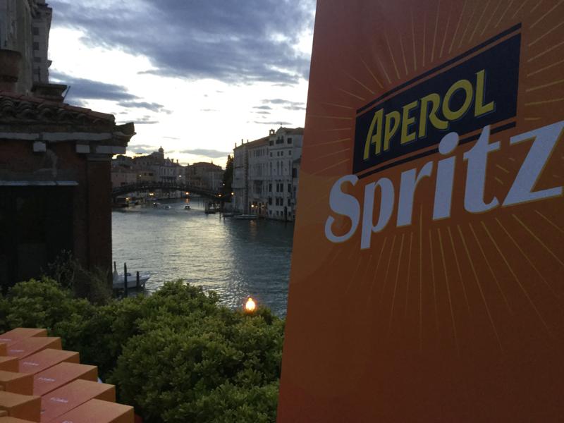 Aperol Spritz festa al Guggenheim: nuovo design per il Signature Glass