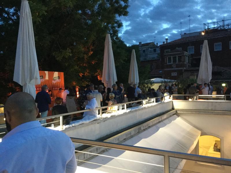 Aperol Spritz festa al Guggenheim: nuovo design per il Signature Glass